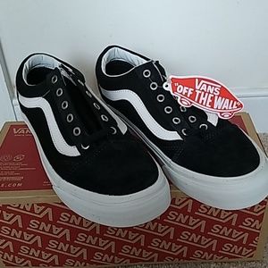 New Vans Old Skool shoes size M 5.5 and W 7